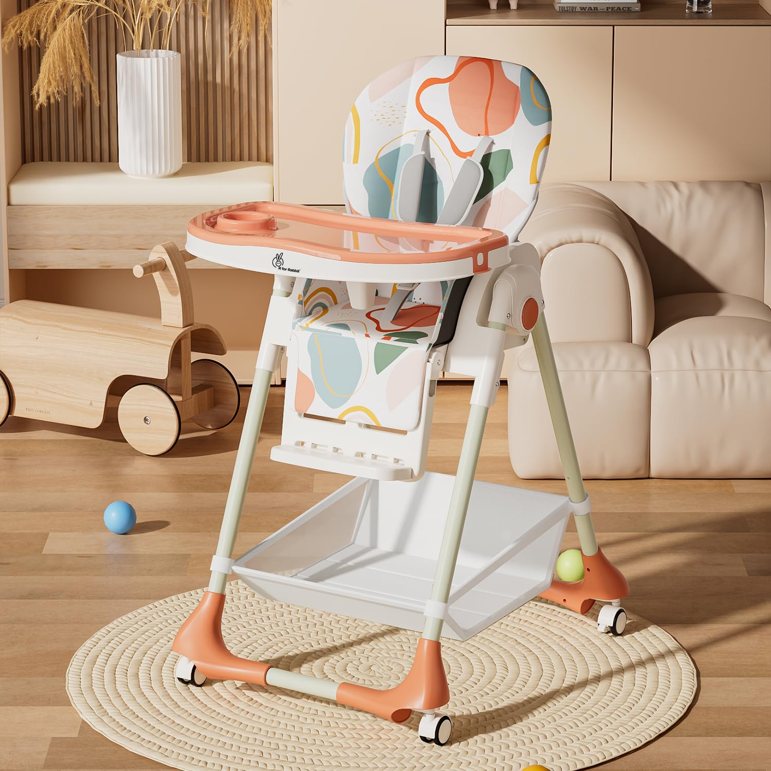 White and grey Marshmallow Lite baby high chair with 6 adjustable height levels, comfortable and secure for infant feeding, featuring a playful bear motif. www.usmile,toys